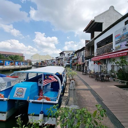 Vspace Guesthouse Capsule & Cafe Malacca Exterior foto